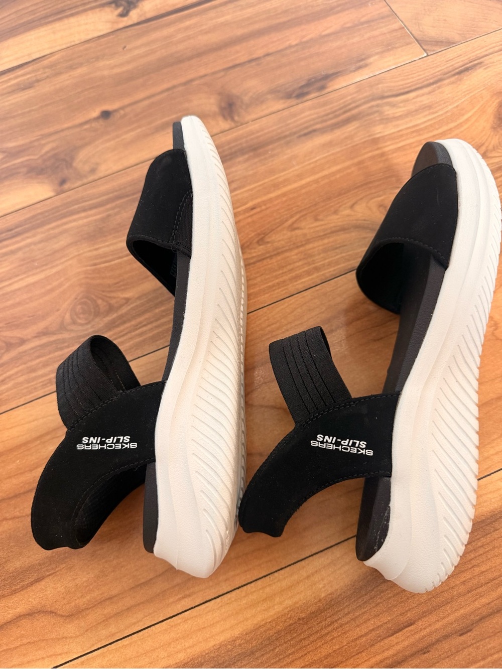 Skechers Black and White Platform Sandals with Elastic Heel Strap - Picture 3 of 10